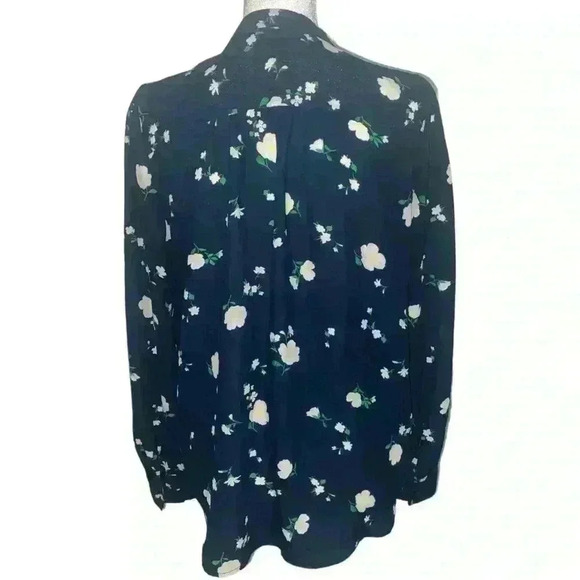 Banana Republic Women’s Drapery Classic Textured Floral Blouse - Picture 7 of 11